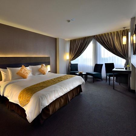 Tjokro Hotel Pekanbaru Exterior foto