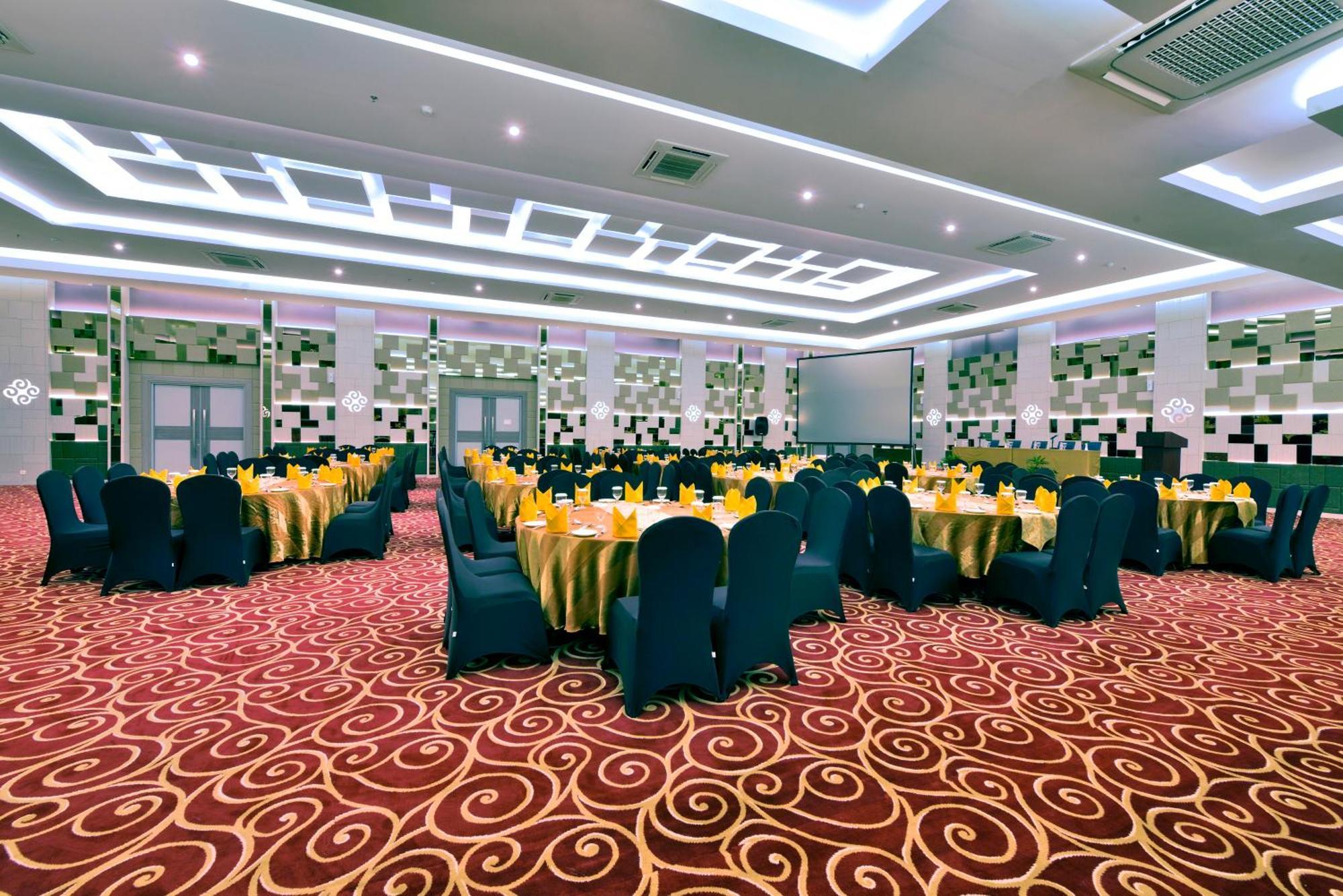 Tjokro Hotel Pekanbaru Exterior foto