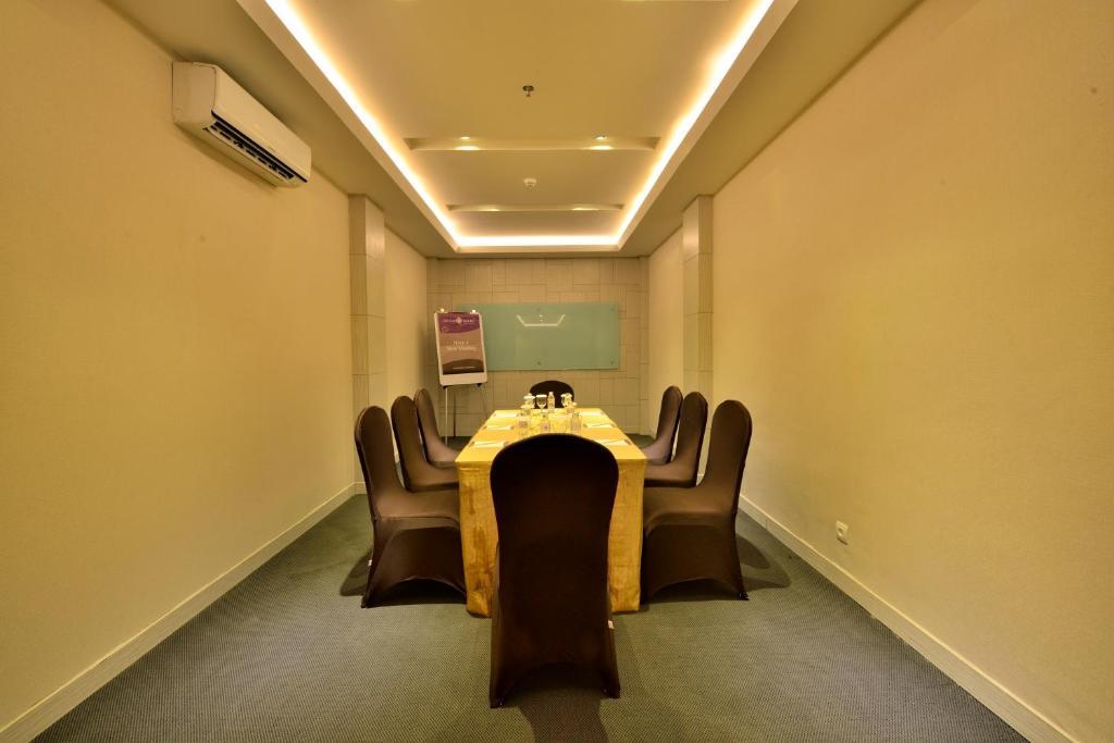 Tjokro Hotel Pekanbaru Exterior foto