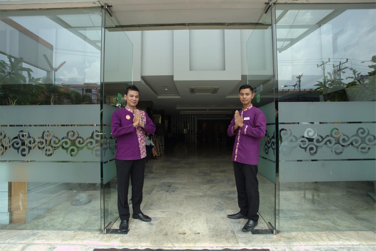 Tjokro Hotel Pekanbaru Exterior foto