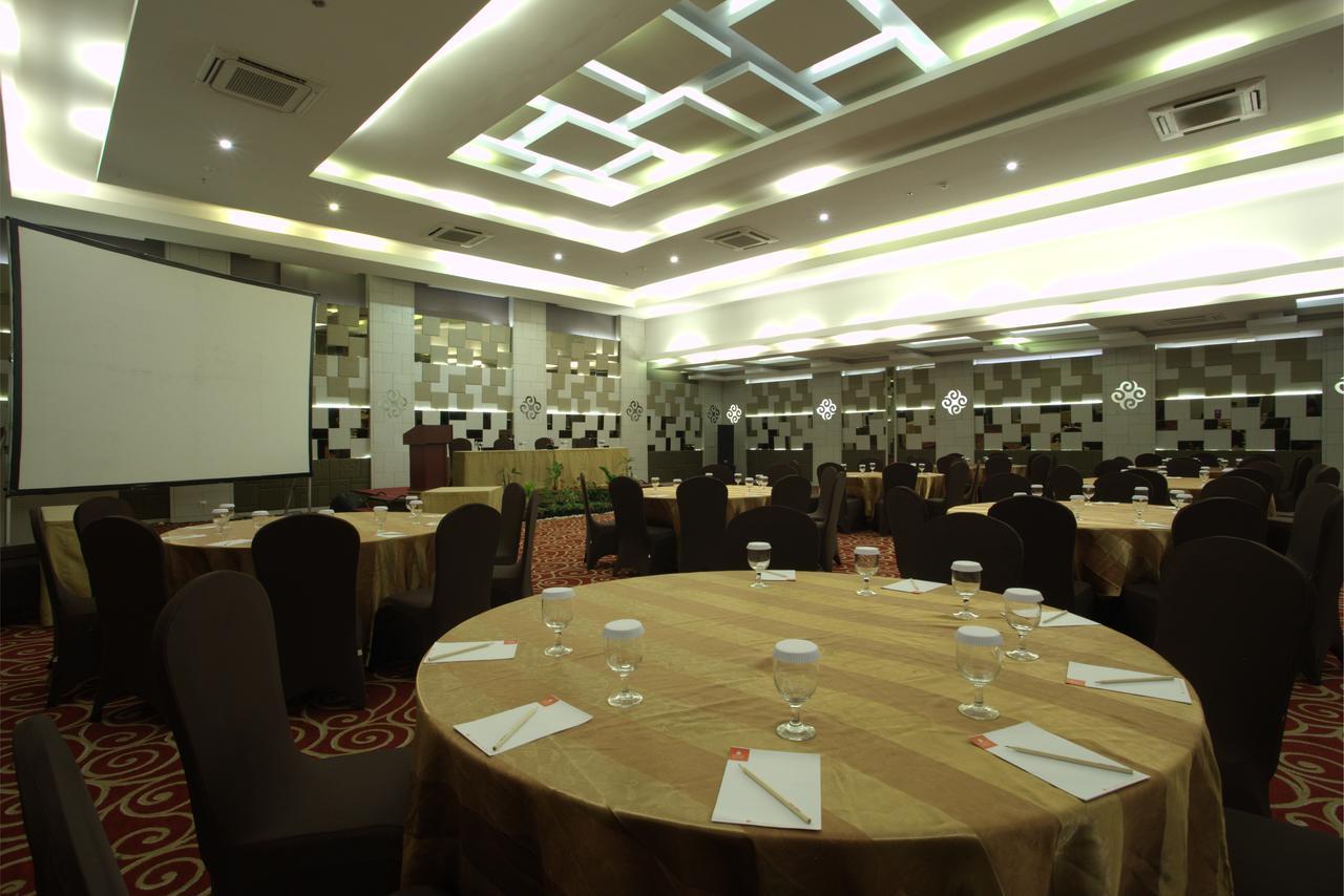 Tjokro Hotel Pekanbaru Exterior foto
