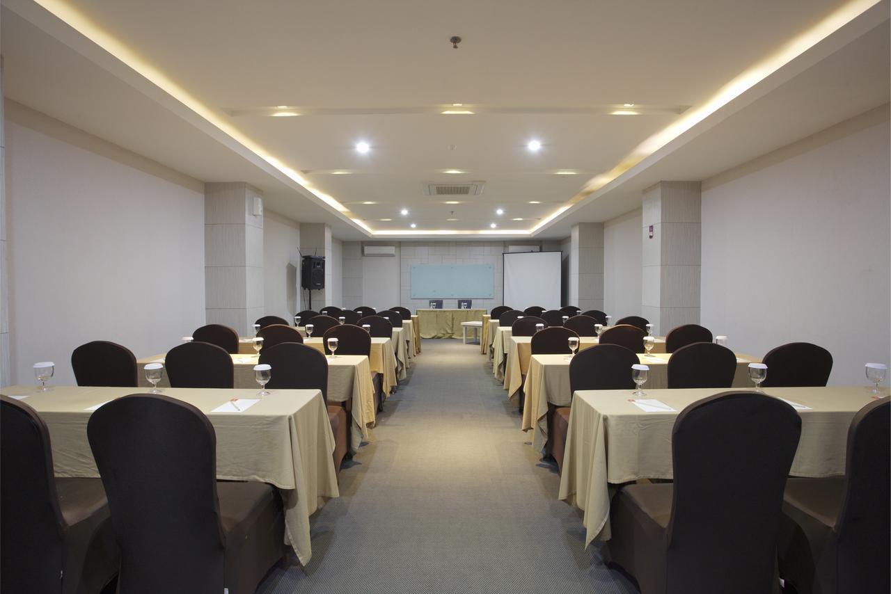 Tjokro Hotel Pekanbaru Exterior foto